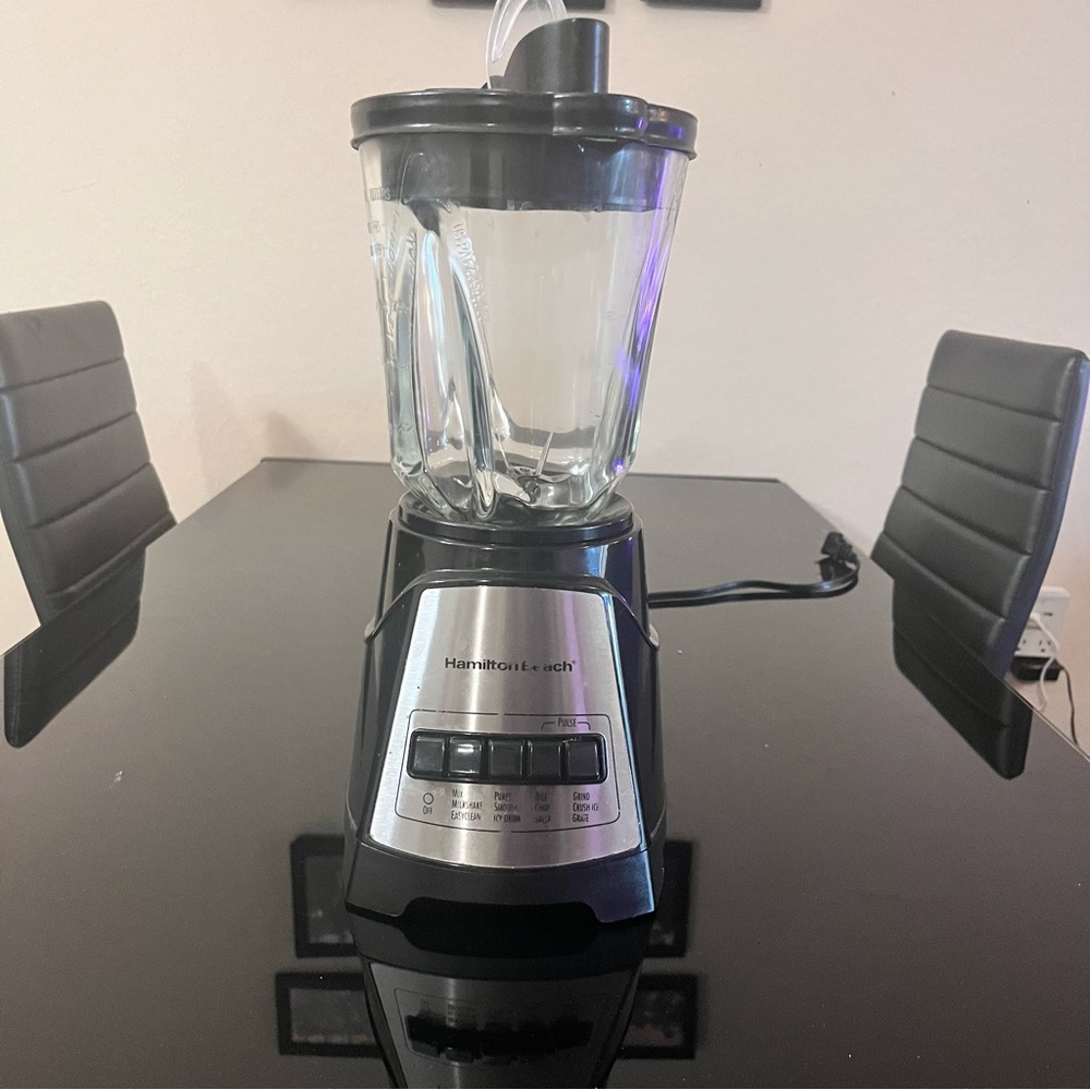 Hamilton Beach Black and Silver Countertop Blender